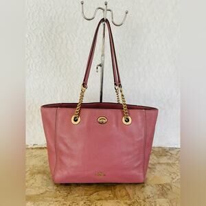 COACH Mauve pebble leather turn lock chain tote 27, shoulder bag